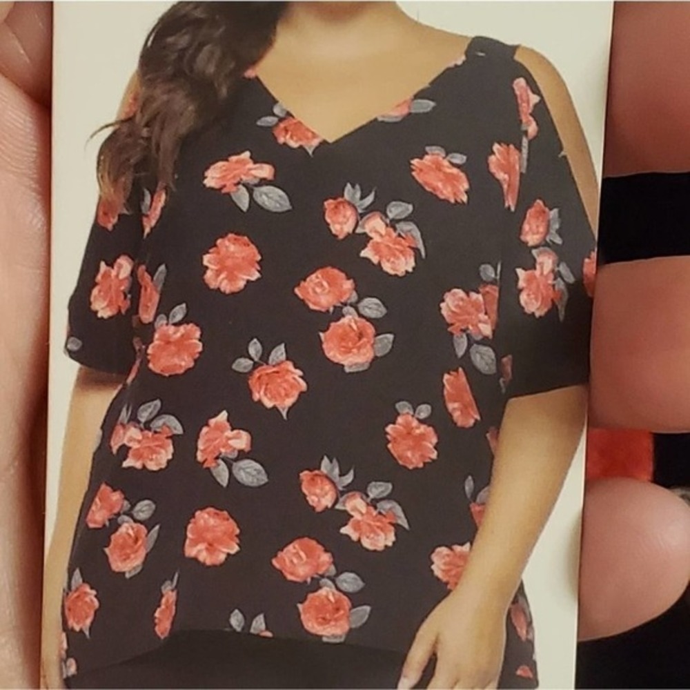 DEX red roses floral cold shoulder tunic plus size 2X NEW!!!!